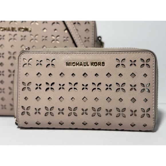 MICHAEL KORS Jet Set Travel Large Crossbody & Wallet Set Perforated Light Pink - Picture 3 of 16